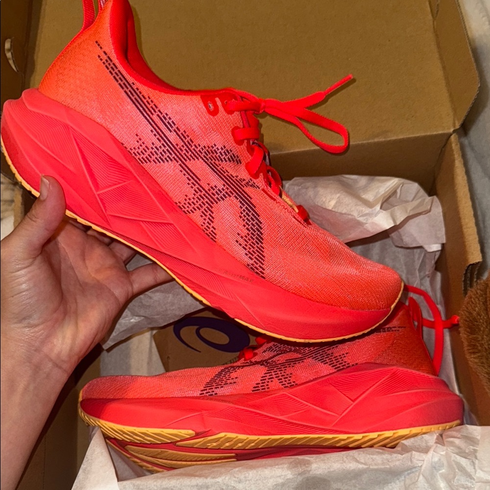 Asics novablast 5 women’s size 8